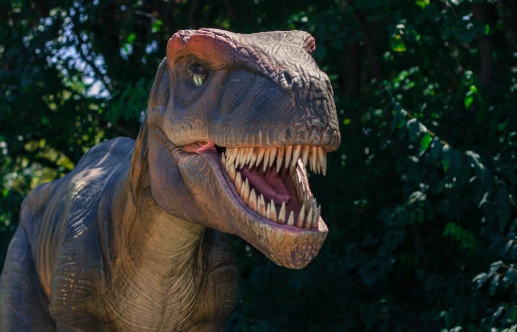 Dinosaur viser tænder